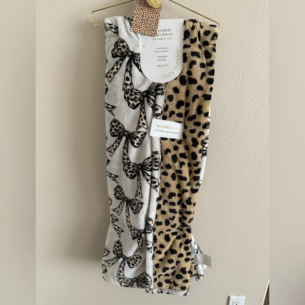 Cozy Sunday Leopard‎ Bow Oversized 60x70 Reversible Throw Blanket NWT